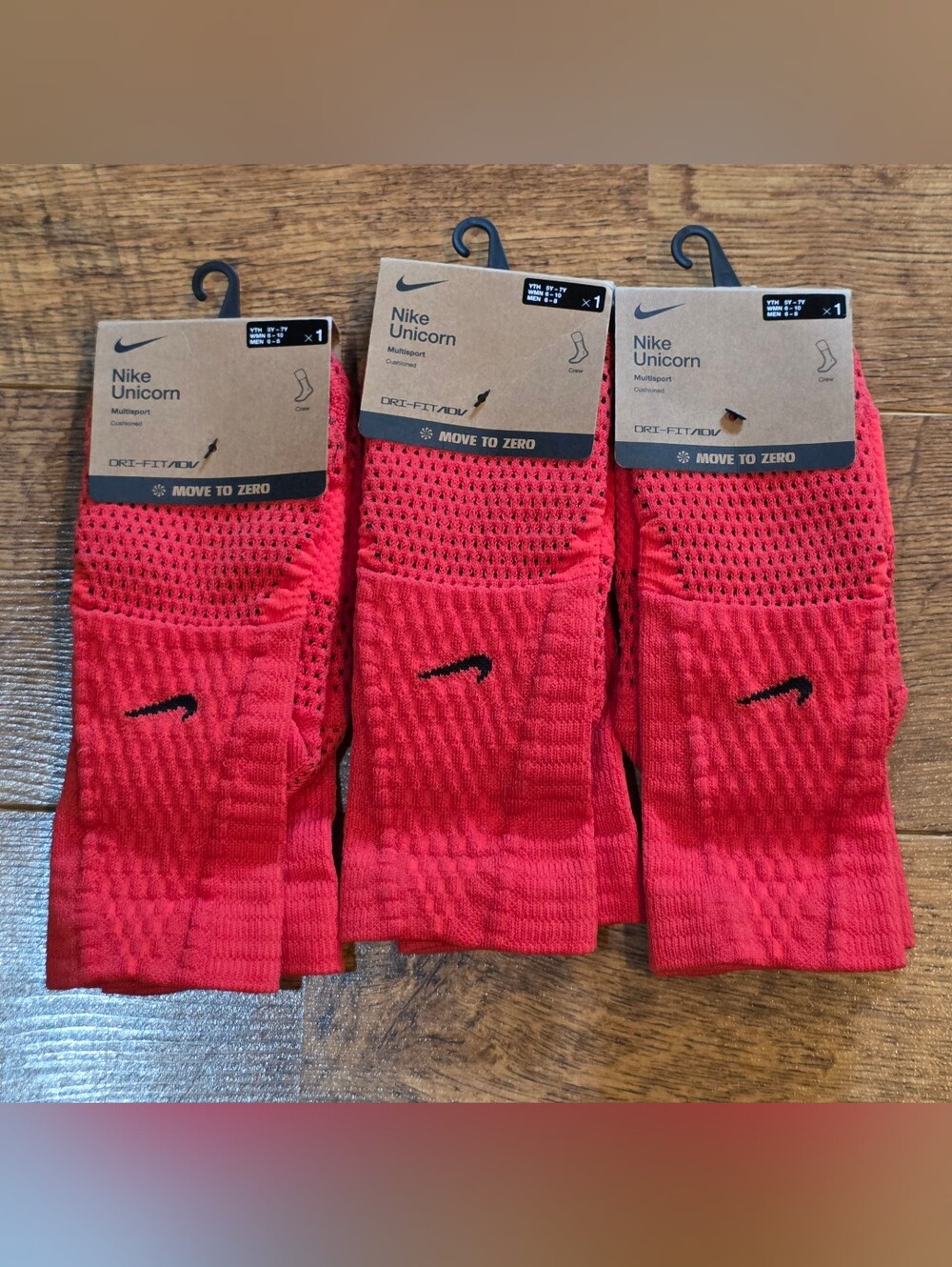 Nike Unicorn Cushioned Crew Socks 3 pairs FZ3399-657 Red Size M 6-8 / W 6-10